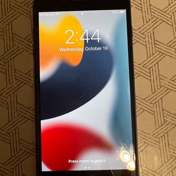 Iphone 8 Plus READ - Picture 3 of 14